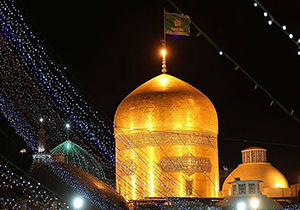خادمینی که خود را برای پذیرایی از زائران امام رئوف آماده کرده اند
