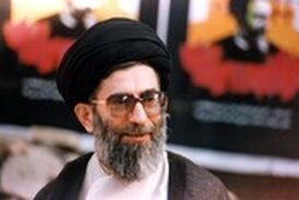 رهبر انقلاب: در کوچه با بچه‌ها والیبال بازی می‌کردم