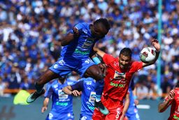 درگیری لفظی بازیکنان استقلال تهران و پرسپولیس