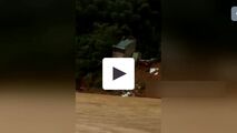 لحظه فرو ریختن ساختمان حین رانش زمین +فیلم