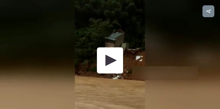 لحظه فرو ریختن ساختمان حین رانش زمین +فیلم