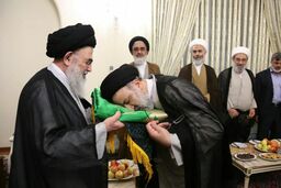 آیین اهداى پرچم آستان قدس رضوى به ٥٠٠ هیات مذهبی کشور و جهان اسلام!