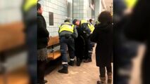 رفتار وحشیانه پلیس مترو با زن باردار!