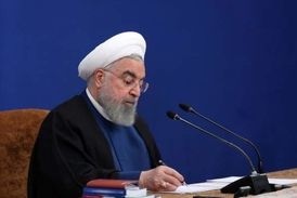 روحانی: تعطیلی فعالیت‌های اقتصادی غیر ممکن است
