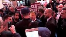 لحظه پرتاب تخم‌مرغ به صورت امانوئل مکرون