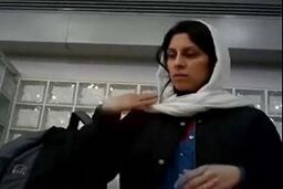 لحظه دستگیری نازنین زاغری در فرودگاه