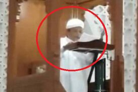 لحظه مرگ امام جماعت حین سخنرانی روی منبر