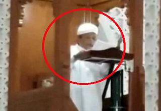 لحظه مرگ امام جماعت حین سخنرانی روی منبر