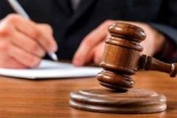 دادگاه آقا و خانم دکتر قاچاقچی