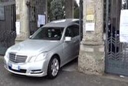 صف کشیدن خودروهای نعش کش در قبرستان‌های ایتالیا پس از شیوع کرونا 