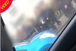 نزاع دسته جمعی دانش آموزان در خیابان!