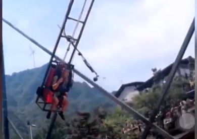 تغییر وضعیت ناگهانی وسیله شهربازی و افزایش صد برابری هیجان! 