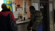 وقتی هالک شگفت انگیز به مترو می رود!