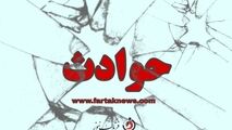 برخورد تریلی با پل عابرپیاده در بهارستان / ۴ نفر بالای پل گیر کردند