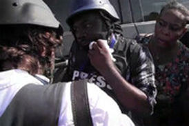  لحظه تیراندازی یک سناتور به خبرنگاران و عکاسان!