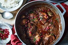 طرز تهیه خورش فسنجان مجلسی با طعمی به یادماندنی