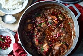طرز تهیه خورش فسنجان مجلسی با طعمی به یادماندنی