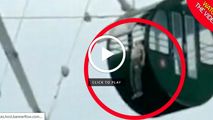 زنده ماندن معجزه آسای کودک خردسال آویزان از چرخ و فلک!