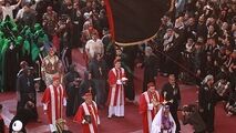 اظهار ارادت و بوسیدن خاک آستان امام حسین(ع) توسط روحانیون مسیحی