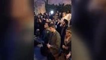 دعای مسیحیان پاریس برای کلیسایی که در آتش می‌سوزد