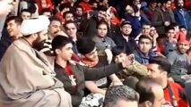 برخورد جالب هواداران تراکتورسازی با یک طلبه در ورزشگاه