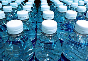 استفاده از بطری‌های پلاستیکی به عنوان چسب