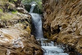 آبشار زیبا در دل‌ کوه‌های "سنقر"