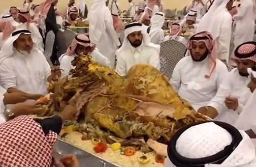 ضیافت شام به سبک شیوخ عرب: هر میز یک بره درسته!