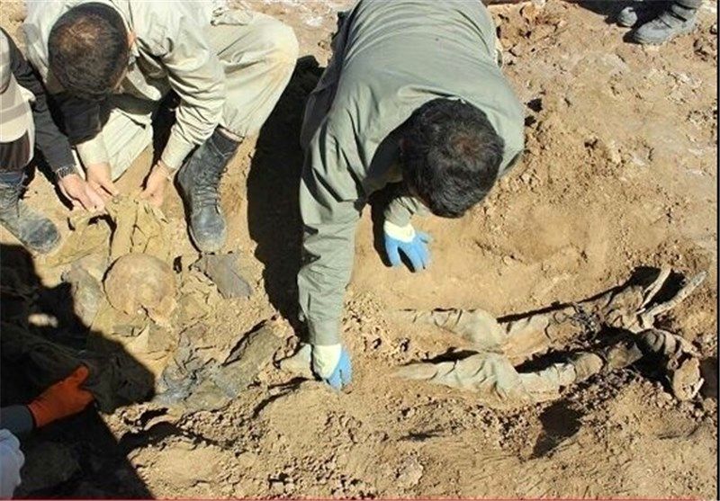 لحظه‌ای تأثر برانگیز از تفحص یک شهید