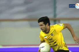 گل اول سپاهان به استقلال توسط میرزایی