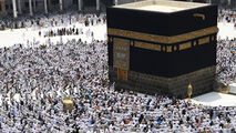 حج بهتر است یا کمک به فقرا؟