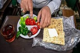 دورهمی زیبای یک محله با افطاری ساده
