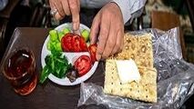 دورهمی زیبای یک محله با افطاری ساده