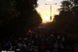تصاویر حیرت انگیز از خروش بامدادی جمعیت در اهواز برای استقبال از پیکر شهید قهرمان: حاج قاسم سلیمانی