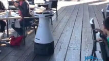 عملکرد حرفه‌ای و جذابِ ربات گارسون! 