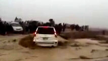 لحظه غرق شدن خودرو در هندیجان 