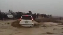 لحظه غرق شدن خودرو در هندیجان 