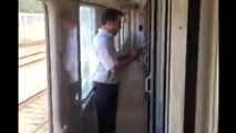 حرکت پسندیده مهماندار قطار برای مسافران در حین ورود به مشهد