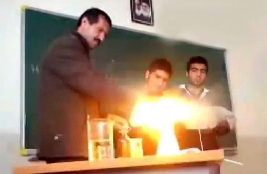  انفجار آزمایش آقا معلم سر زنگ شیمی در ایران!+فیلم