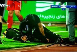
پرتاب سنگ هوادارای استقلال خوزستان به بازیکن خودی!