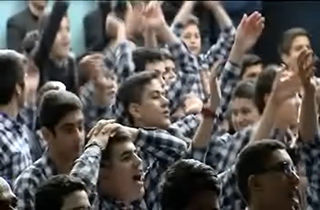 نظر دانش آموزان هنگام مشاهده دیدار پرسپولیس و کاشیما + فیلم 