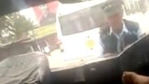 راننده خلاف‌کاری که افسر پلیس را با خود برد