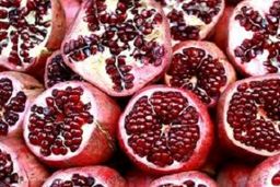 بانکی عجیب در مازندران که سپرده های موجود در آن میوه انار است!