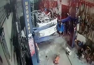 چپ کردن یک کامیون بر اثر اشتباه تعمیرکار