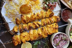 سفر به طعم‌های اصیل ایران با پلو کباب مرغ محلی