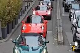 کلکسیونی از خودروهای لوکس دنیا در خیابان‌های تهران