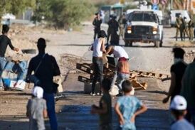 به آتش کشیدن خودرو نظامیان صهیونیست