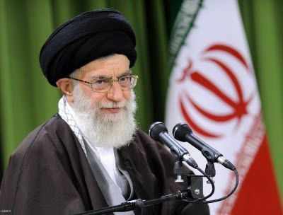 رهبر انقلاب: درباره‌ همسران شهدا شعر بگویید