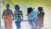 لحظه سرقت تلفن همراه زن جوان توسط سارقان موتورسوار
