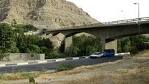 سلفی خطرناک پسر جوان بر روی پل چالوس